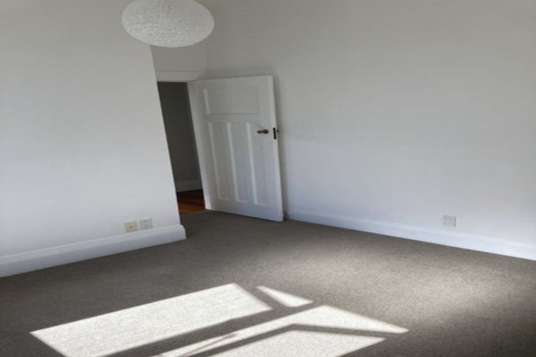 Photo of property in 1/46 Old Lake Road, Narrow Neck, Auckland, 0624