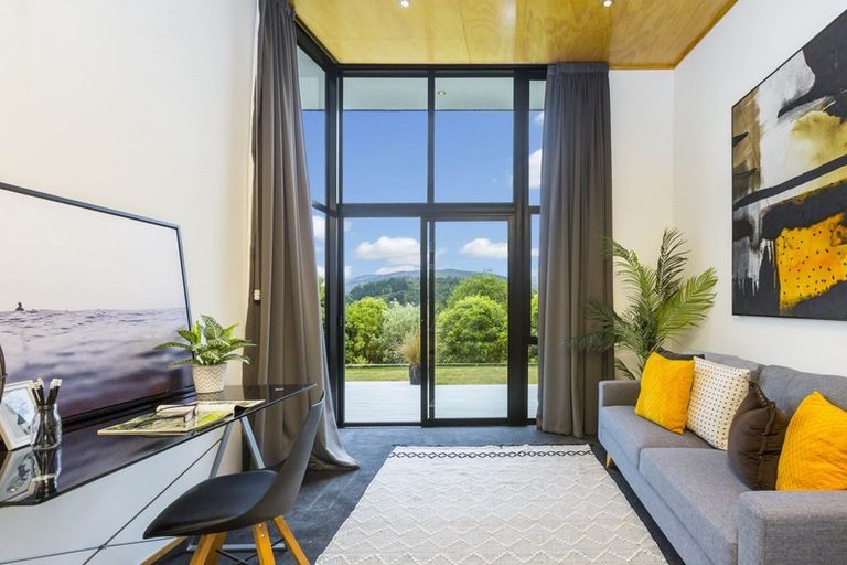 Photo of property in 68 Emerald Hill Drive, Birchville, Upper Hutt, 5018