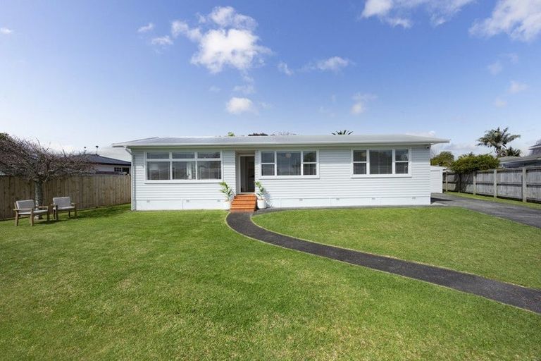 Photo of property in 8 Brennan Avenue, Te Atatu Peninsula, Auckland, 0610