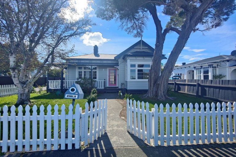 Photo of property in 28 Whites Line West, Woburn, Lower Hutt, 5010