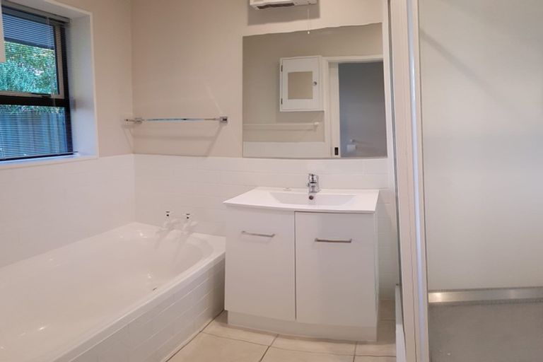Photo of property in 2 O'halloran Drive, Halswell, Christchurch, 8025