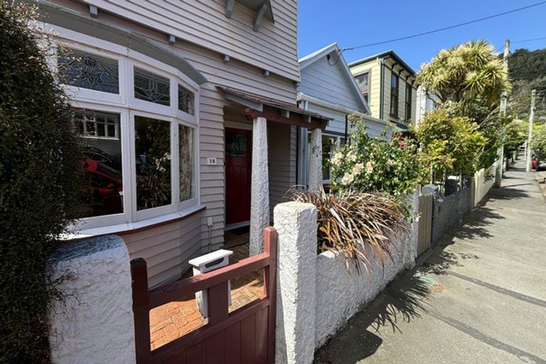Photo of property in 13 Queen Street, Mount Victoria, Wellington, 6011