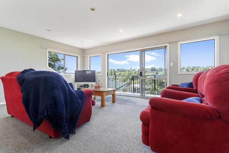 Photo of property in 10c Earl Road, Titirangi, Auckland, 0604
