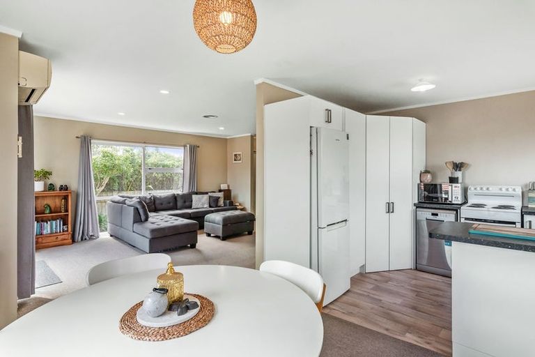 Photo of property in 73 Langdale Avenue, Paraparaumu, 5032