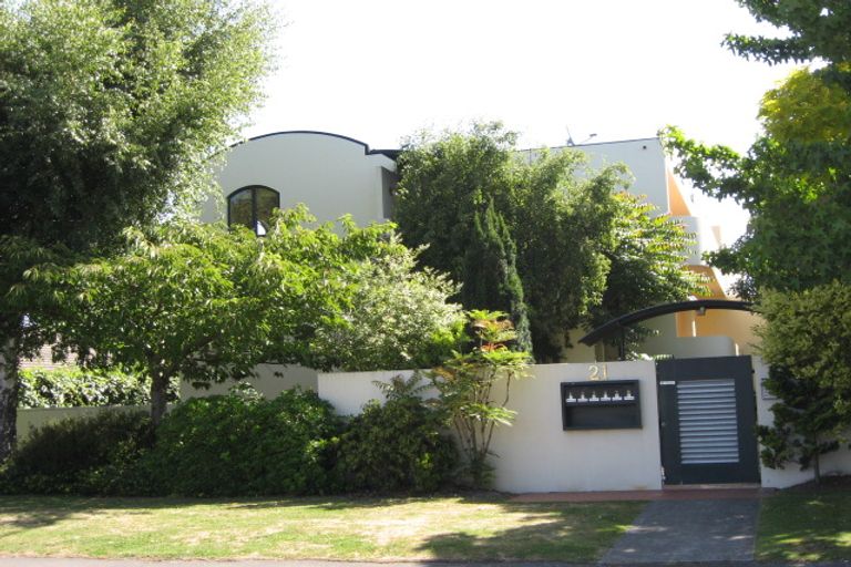 Photo of property in 1/21 Hewitts Road, Merivale, Christchurch, 8014