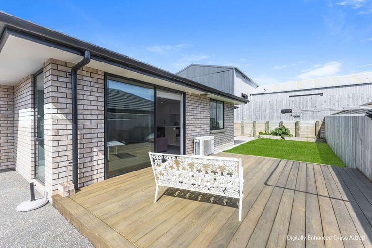 Photo of property in 10 Rehua Place, Waiwhakaiho, New Plymouth, 4312