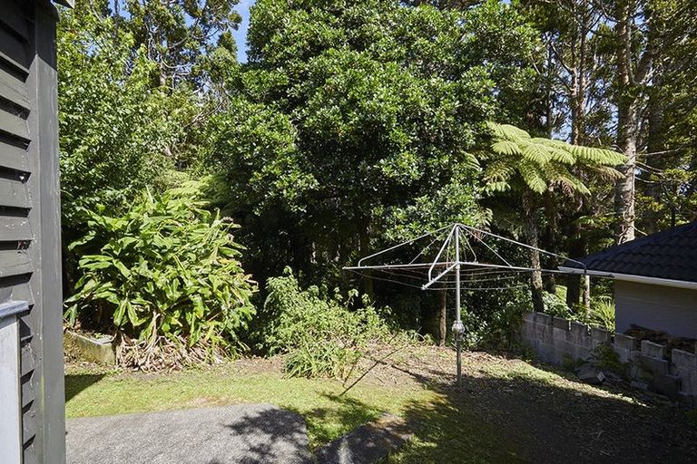 Photo of property in 37 Kopiko Road, Titirangi, Auckland, 0604