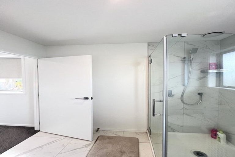 Photo of property in 3/24 Kelwyn Road, Kelston, Auckland, 0602