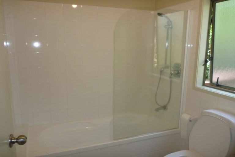 Photo of property in 16 Catrina Avenue, Birkenhead, Auckland, 0626