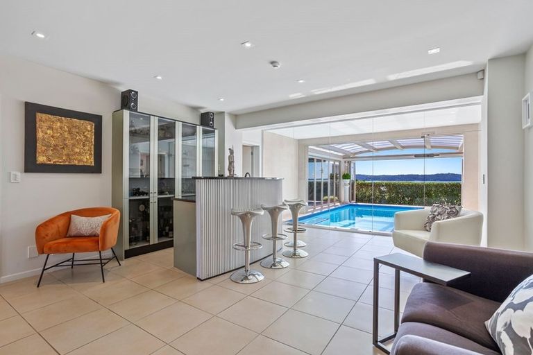 Photo of property in 8 Kawai Rise, Te Atatu Peninsula, Auckland, 0610