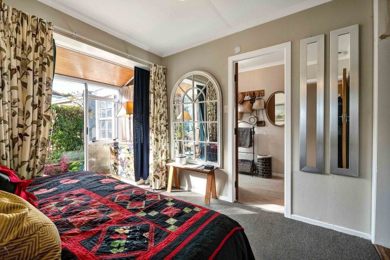 Photo of property in 8 Omata Road, Westown, New Plymouth, 4310