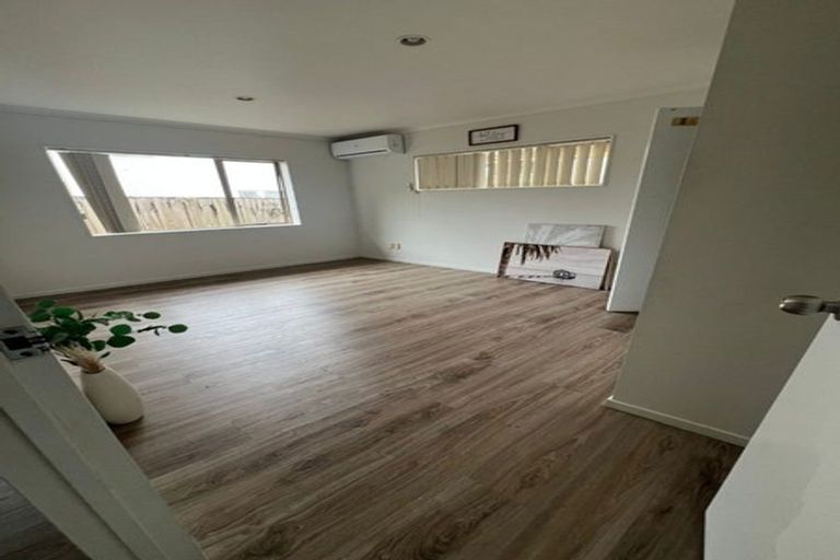 Photo of property in 9 Neesons Way, Glendene, Auckland, 0602