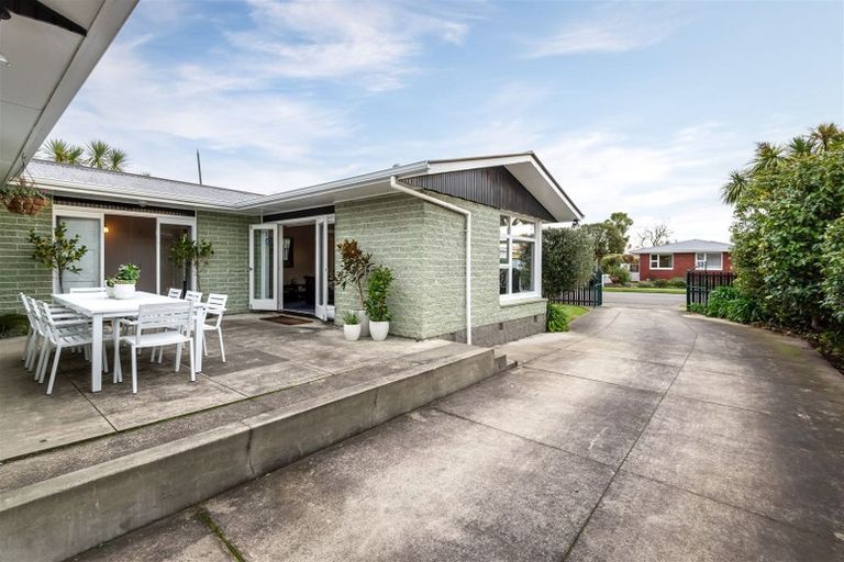 Photo of property in 16 Greenfield Place, Mairehau, Christchurch, 8052