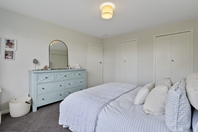 Photo of property in 10 Whitby Place, Westown, New Plymouth, 4310