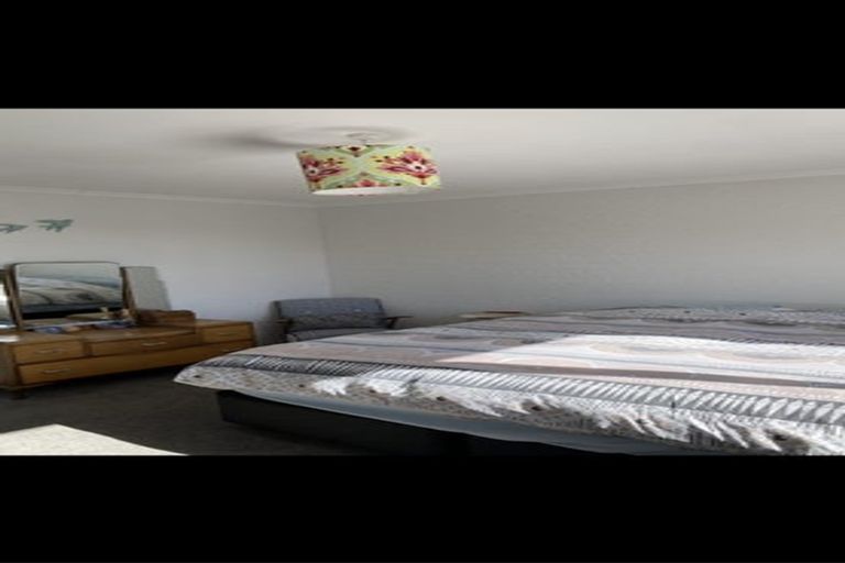 Photo of property in 3 Lomond Street, Newlands, Wellington, 6037