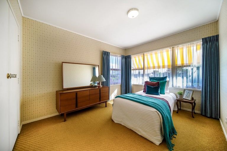 Photo of property in 25 Tupaki Place, Pakuranga Heights, Auckland, 2010