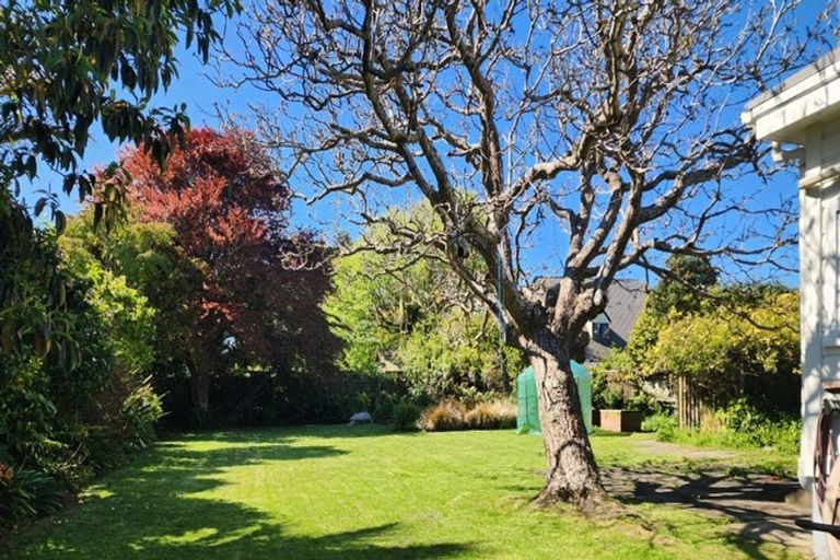 Photo of property in 17 Nikau Grove, Woburn, Lower Hutt, 5010