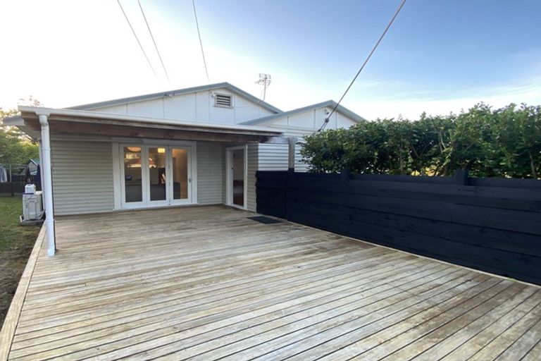 Photo of property in 80 Kaurilands Road, Titirangi, Auckland, 0604