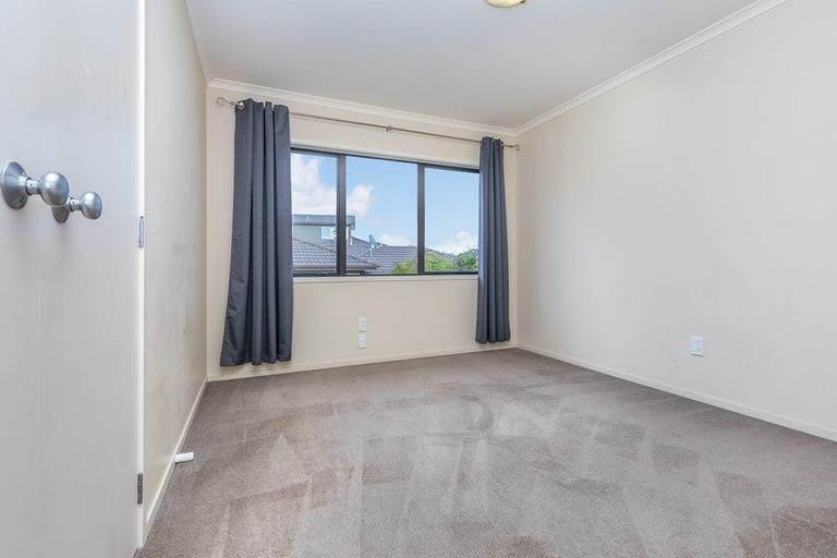 Photo of property in 2 Seamount Drive, Red Beach, 0932