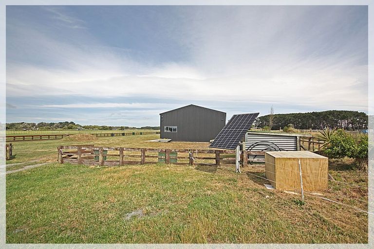 Photo of property in 10 Ripa Street, Tangimoana, 4822