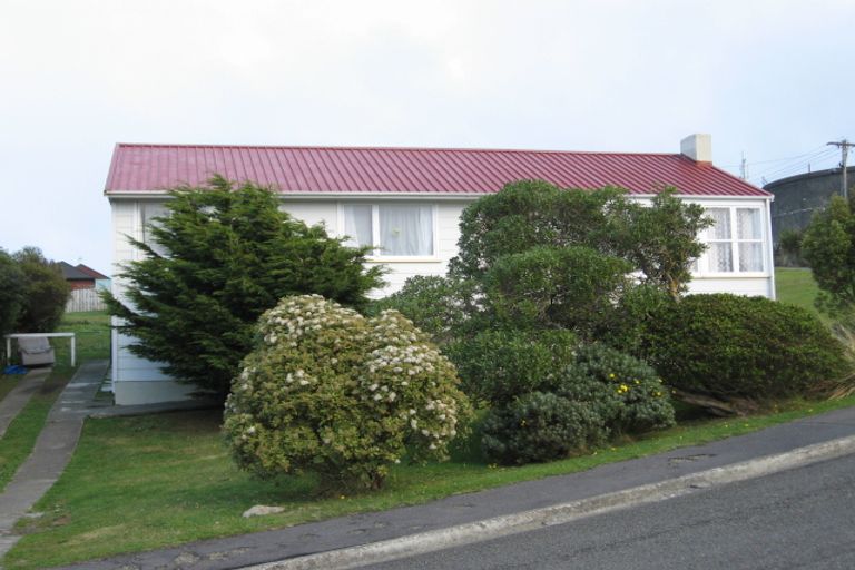 Photo of property in 28 Ruskin Road, Newlands, Wellington, 6037