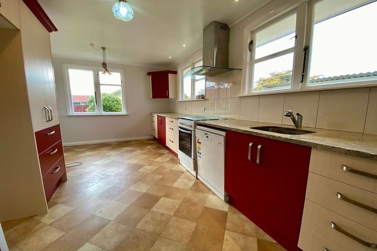 Photo of property in 7 Exeter Crescent, Takaro, Palmerston North, 4412