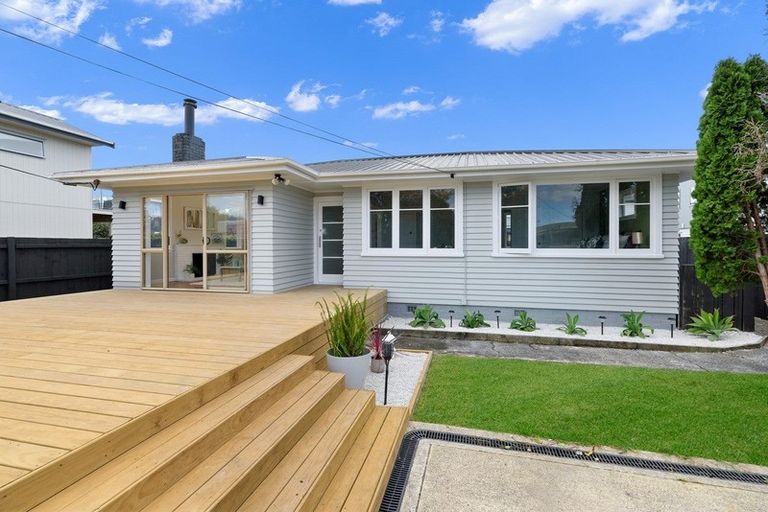 Photo of property in 13 Stokes Avenue, Te Atatu Peninsula, Auckland, 0610