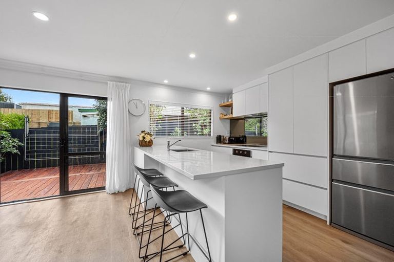 Photo of property in 51 Makiri Street, Helensville, 0800