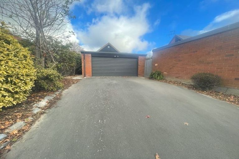 Photo of property in 28b Inglewood Place, Avonhead, Christchurch, 8042
