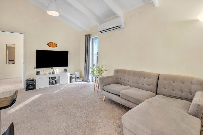 Photo of property in 1/2 Roberts Road, Glenfield, Auckland, 0629
