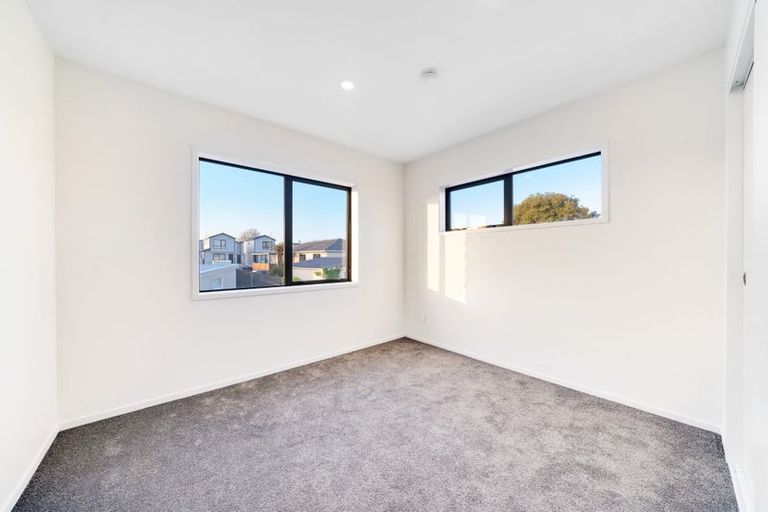 Photo of property in 2/7 Gambare Place, Wattle Downs, Auckland, 2103