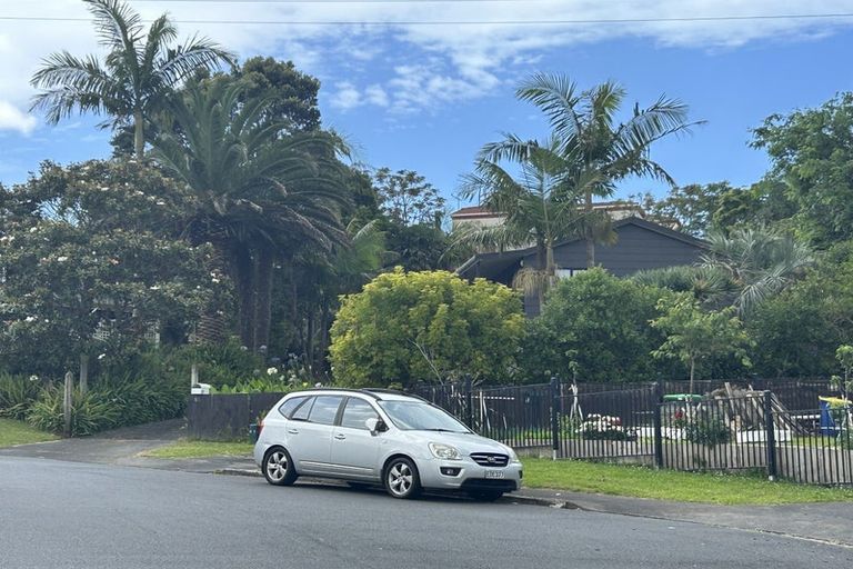 Photo of property in 15 Atlantis Place, Totara Vale, Auckland, 0629