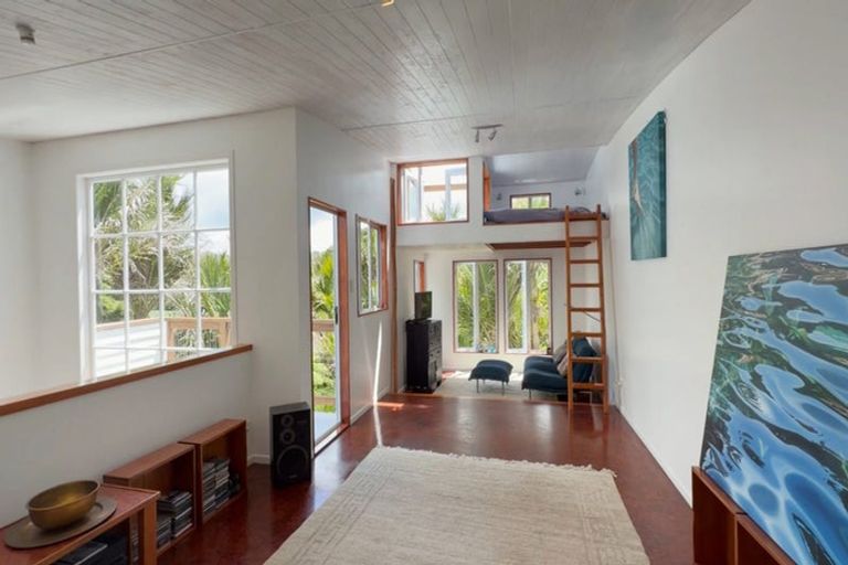 Photo of property in 17 Rayner Road, Piha, New Lynn, 0772