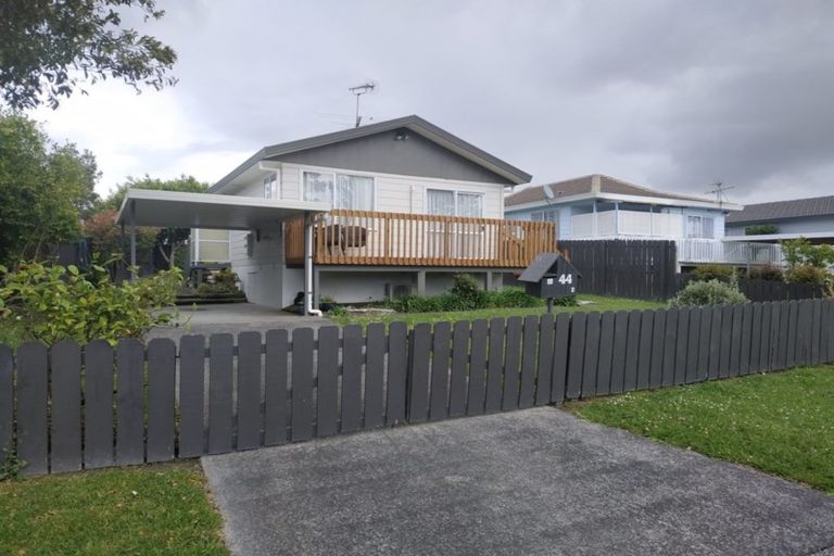 Photo of property in 2/44 Granville Drive, Massey, Auckland, 0614
