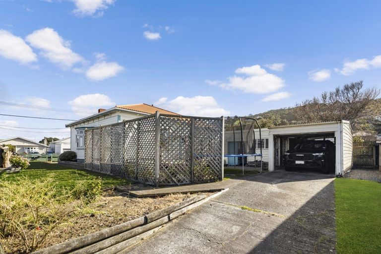 Photo of property in 12 Wha Street, Lyall Bay, Wellington, 6022