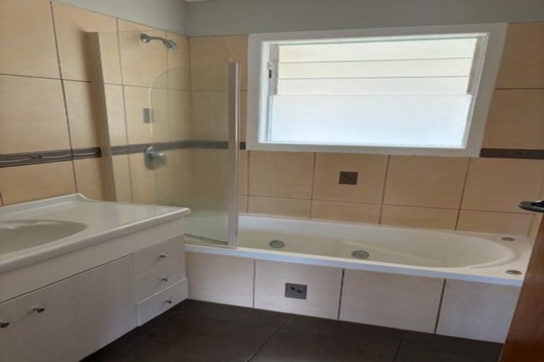 Photo of property in 15 Dakota Avenue, Beach Haven, Auckland, 0626