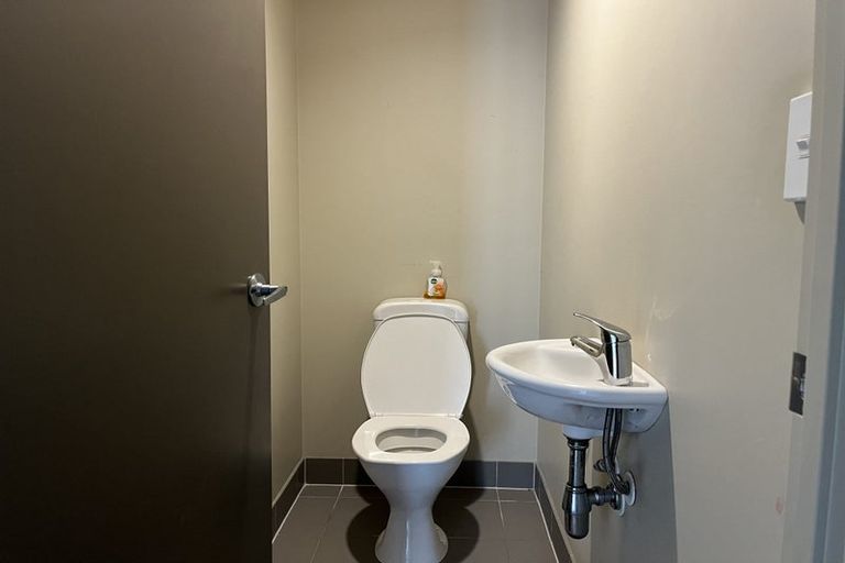 Photo of property in Waimanu Bay Village, 30/1 Piriti Drive, Te Atatu Peninsula, Auckland, 0610