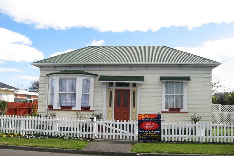 Photo of property in 8 William Street, Marton, 4710