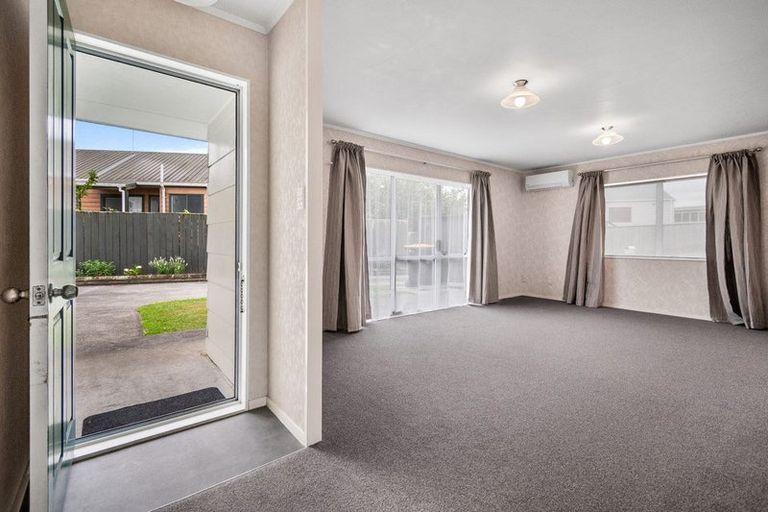 Photo of property in 105 Hillcrest Drive, Kelvin Grove, Palmerston North, 4414
