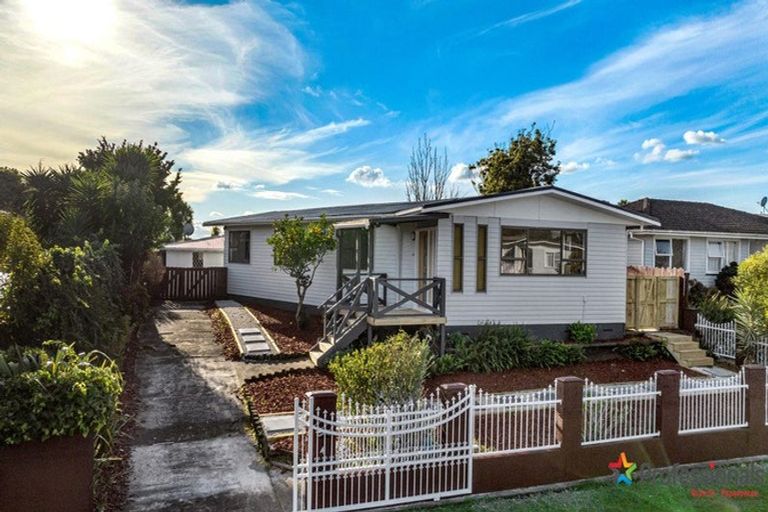Photo of property in 4 Burlington Place, Manurewa, Auckland, 2102