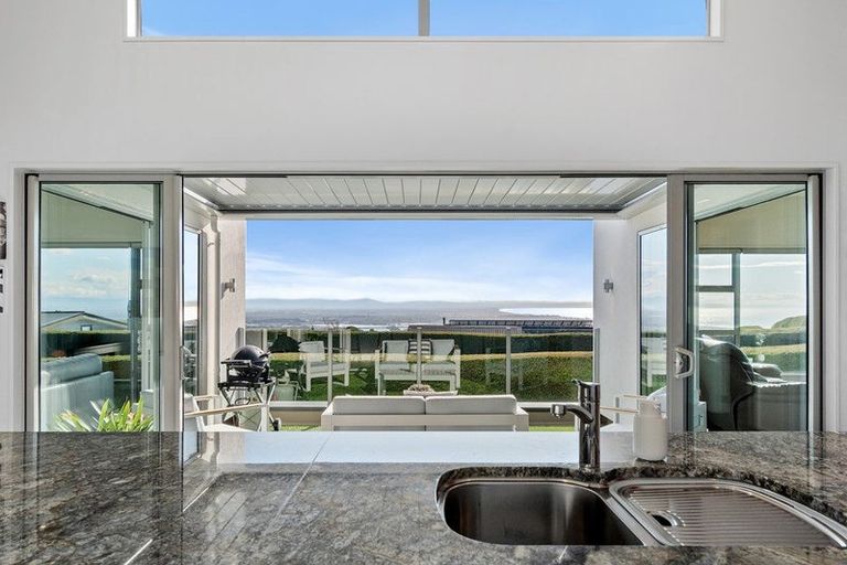 Photo of property in 241 Mount Pleasant Road, Mount Pleasant, Christchurch, 8081