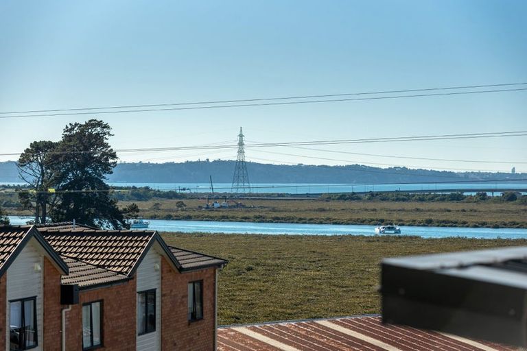 Photo of property in 74 Niu Lane, Te Atatu South, Auckland, 0610