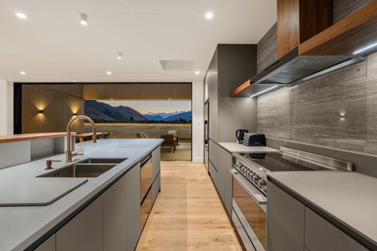 Photo of property in 25 Rubus Street, Wanaka, 9382