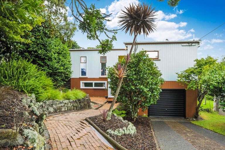Photo of property in 12 De Val Drive, Titirangi, Auckland, 0604