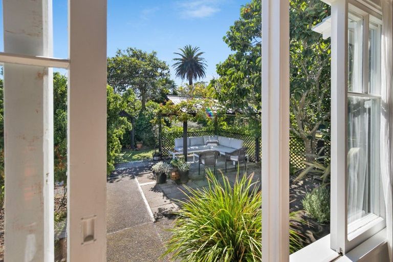 Photo of property in 83 Queenwood Road, Levin, 5510