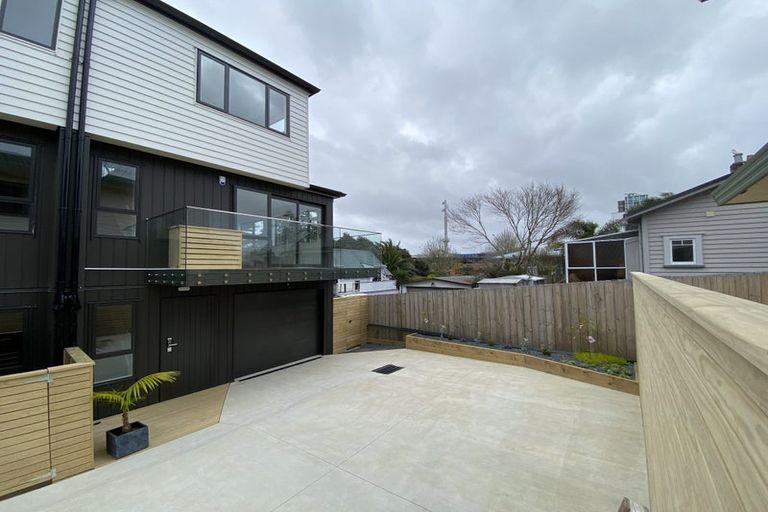 Photo of property in 17c Buscomb Avenue, Henderson, Auckland, 0610