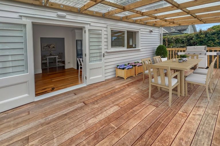 Photo of property in 125 Vauxhall Road, Narrow Neck, Auckland, 0624