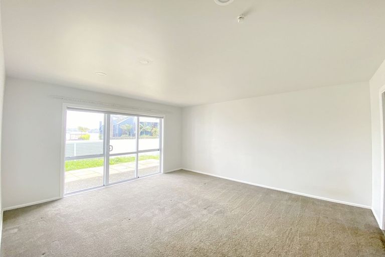 Photo of property in 1/7 Musick Point Road, Bucklands Beach, Auckland, 2012