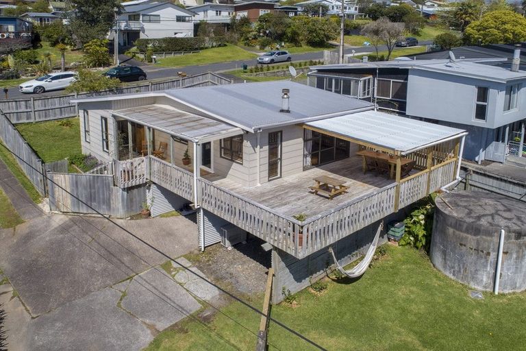Photo of property in 30 Holiday Road, Stanmore Bay, Whangaparaoa, 0932