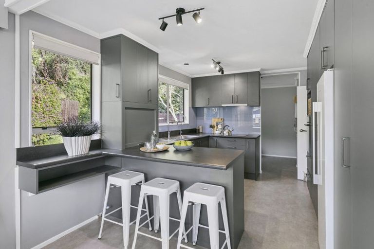 Photo of property in 37 Woodman Drive, Tawa, Wellington, 5028